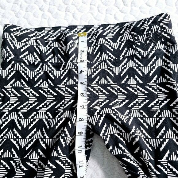 Victoria's Secret Pink leggings geometric medium black white - Picture 3 of 8